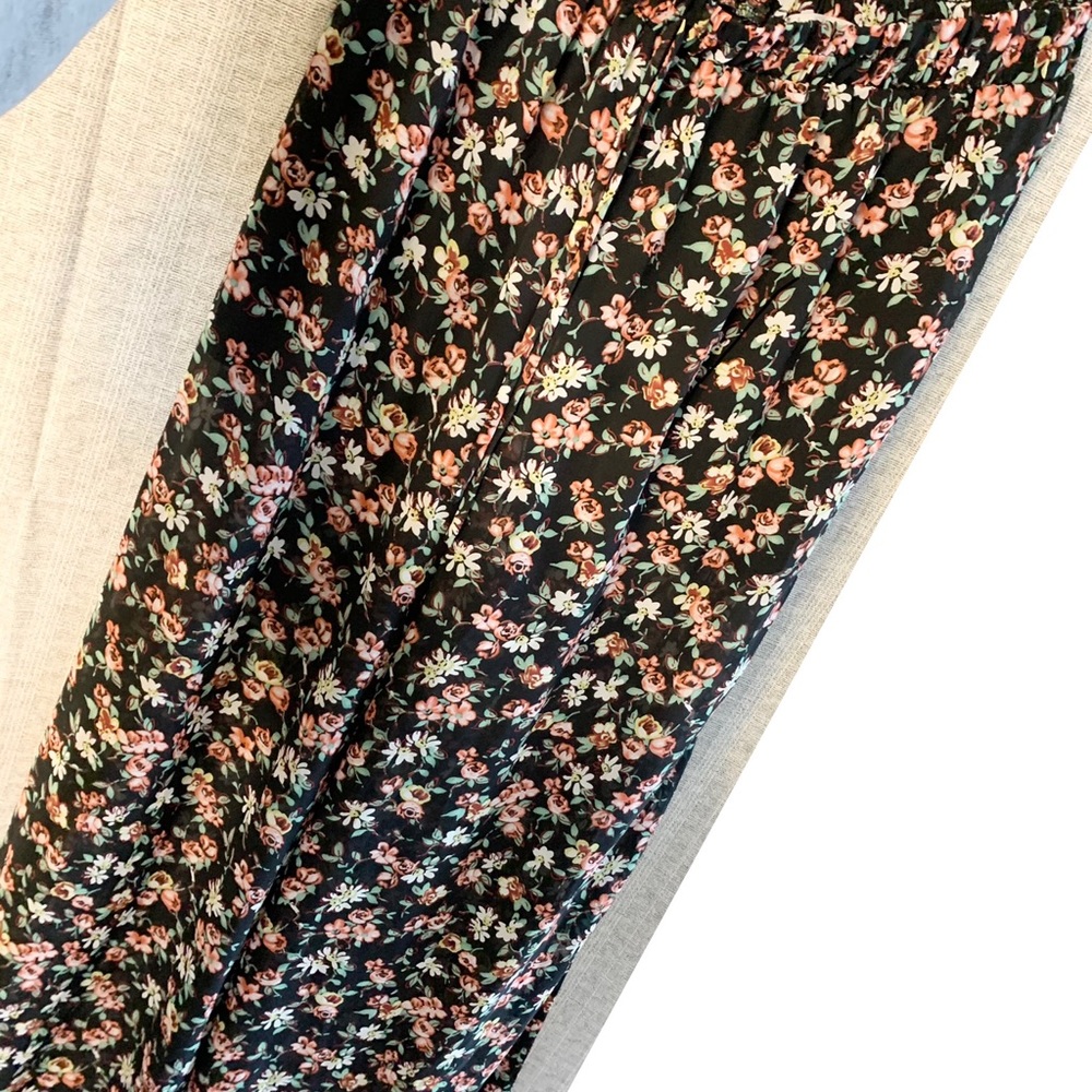 CHARLOTTE RUSSE Sheer Bottom Floral Pants